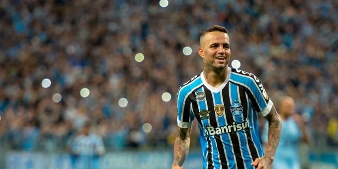 O Vitória contratou o meia Luan, de 30 anos, que estava no Grêmio em 2023