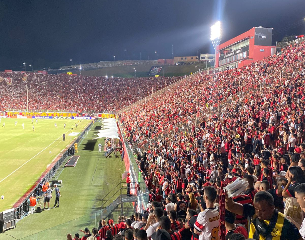 Vitória perde em casa para o Santos e amplia sequência ruim de resultados