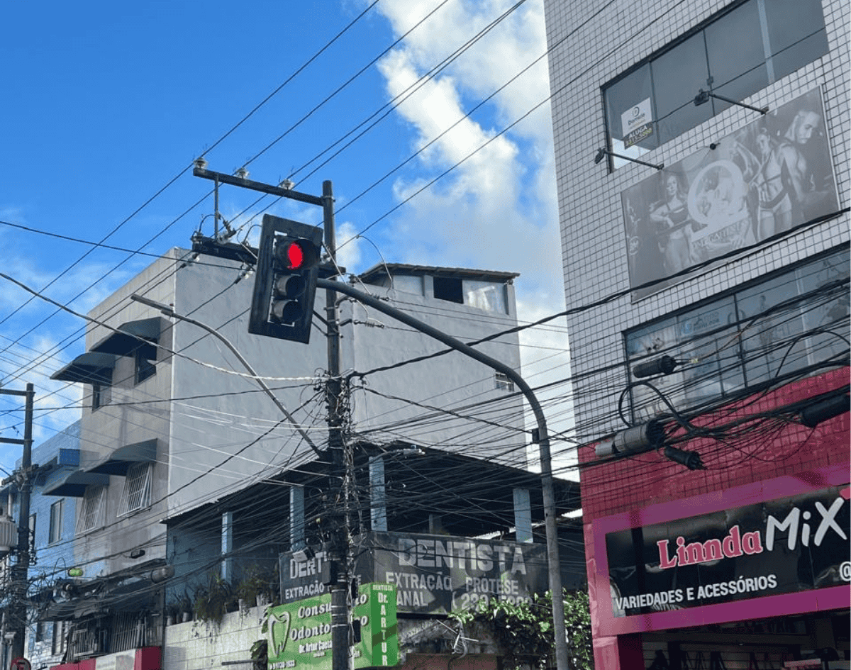 🚦 Semáforo na Primeira Etapa volta a funcionar após novo problema; situação tem se repetido constantemente