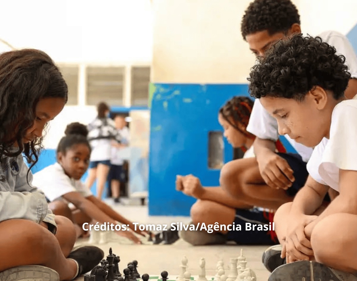 MEC fará pesquisa sobre impacto da restrição de celular nas escolas